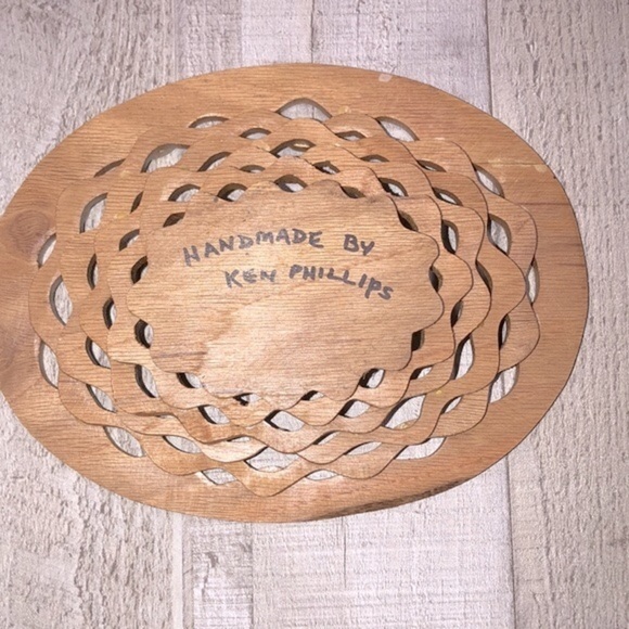 Handmade wood scroll carved small decorative bowl - Picture 3 of 8